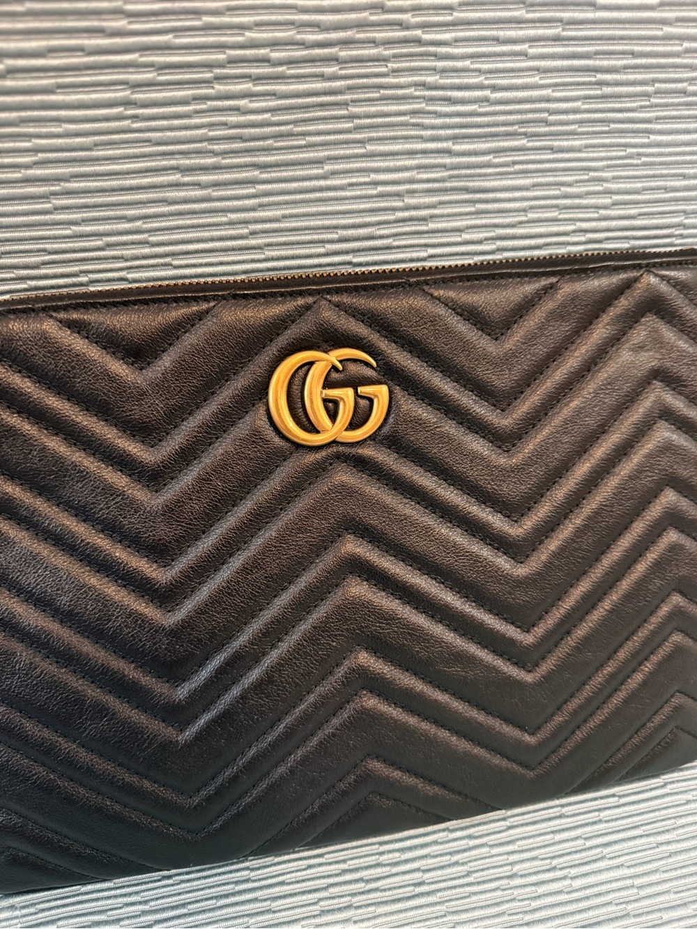GUCCI BLACK LEATHER MARMONT ZIP POUCH PURSE - Picture 5 of 8